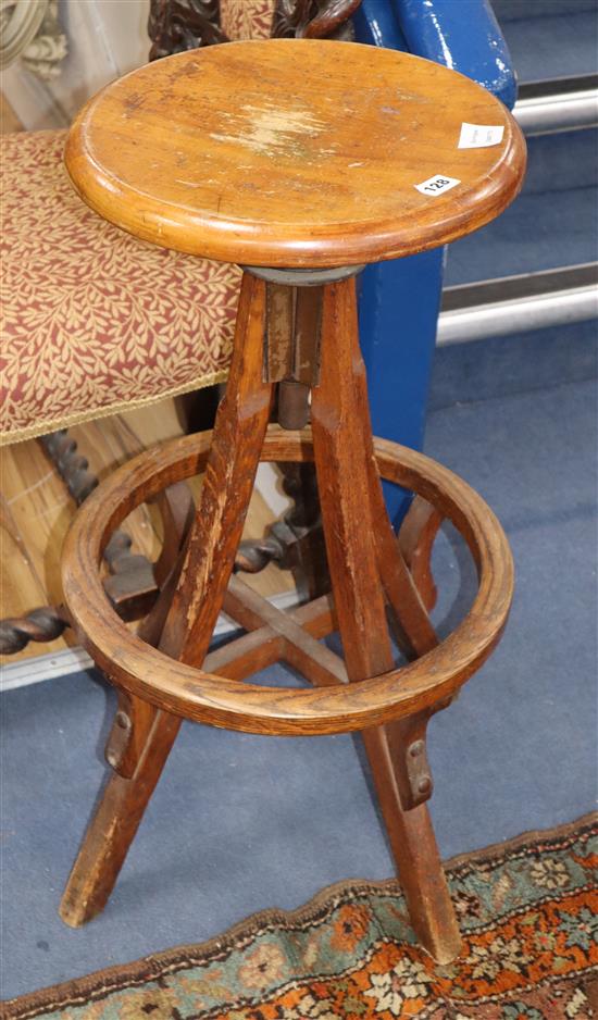 An early 20th century oak revolving bar stool, seat diameter 34cm.